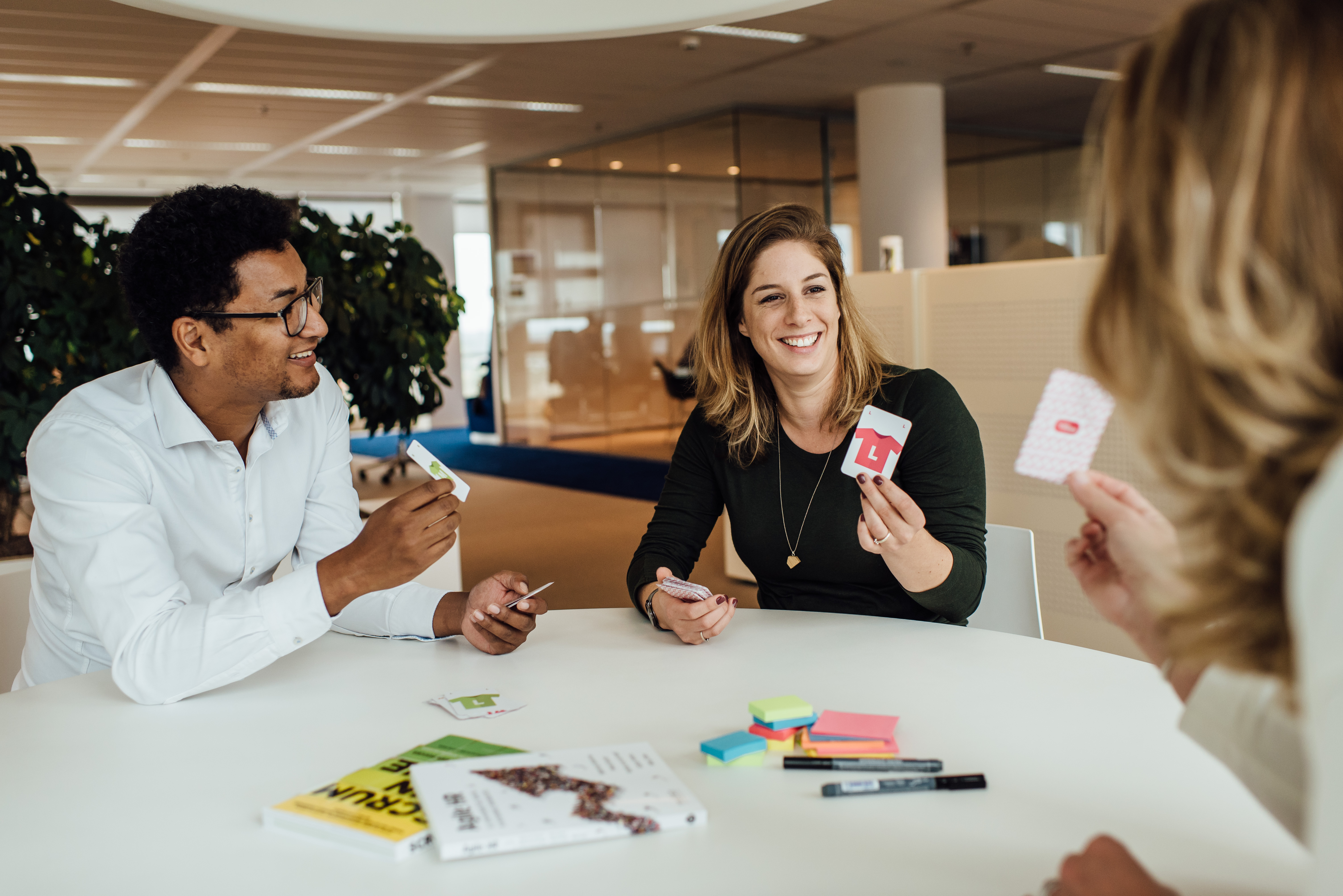Een agile coach past de scrum methode toe tijdens een scrum training